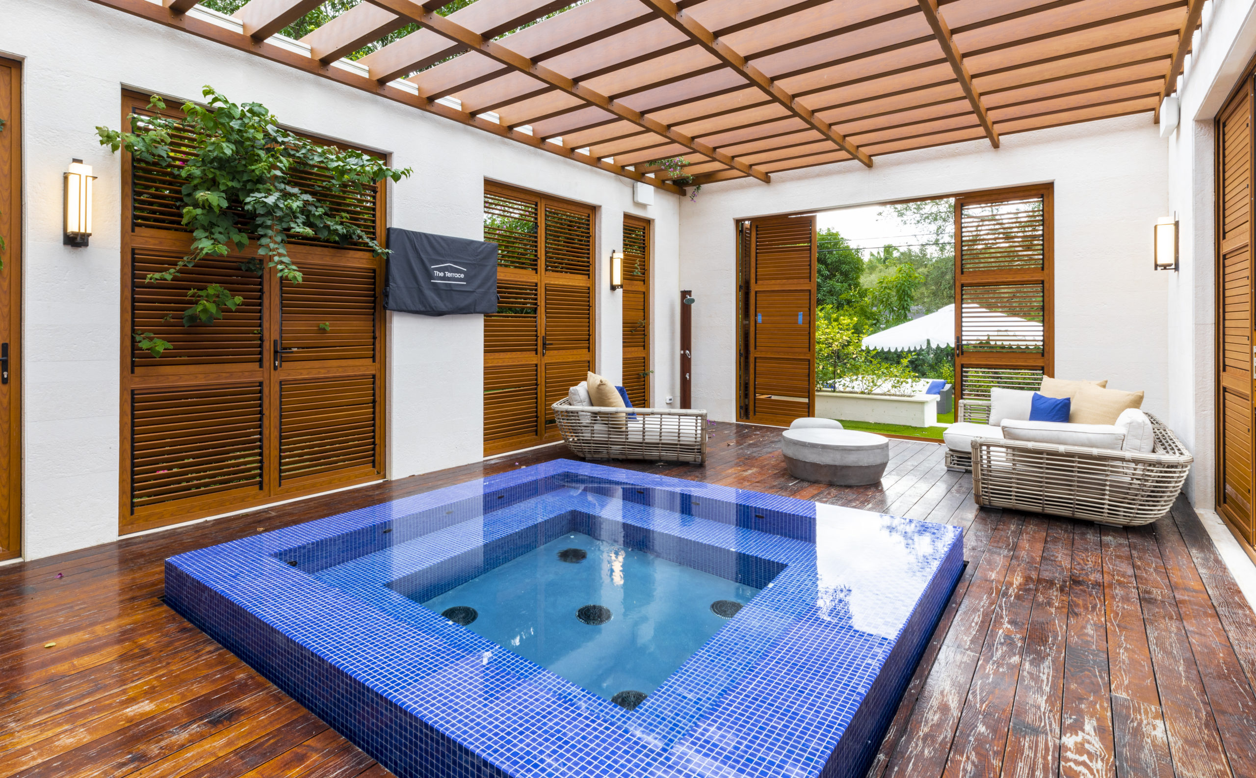 Aqua Azure Residence